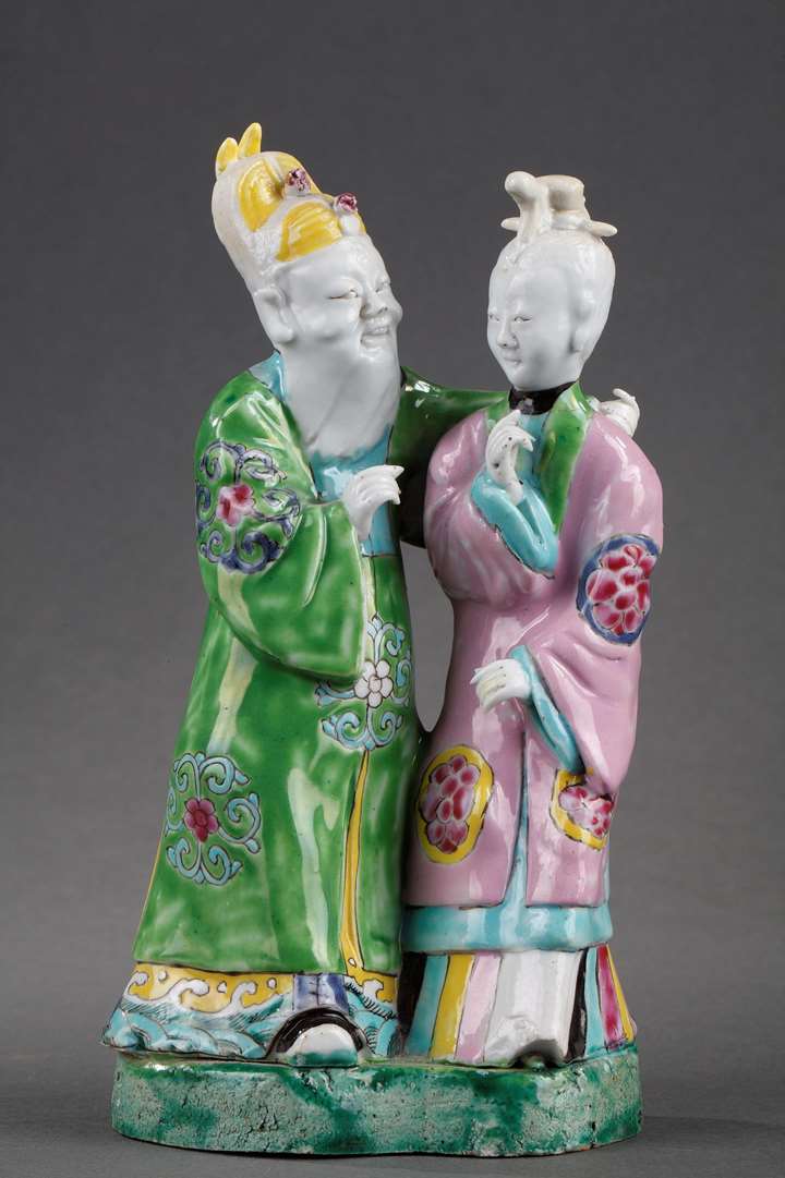Porcelain figures with a Young court lady and probably an old man - Chinese export